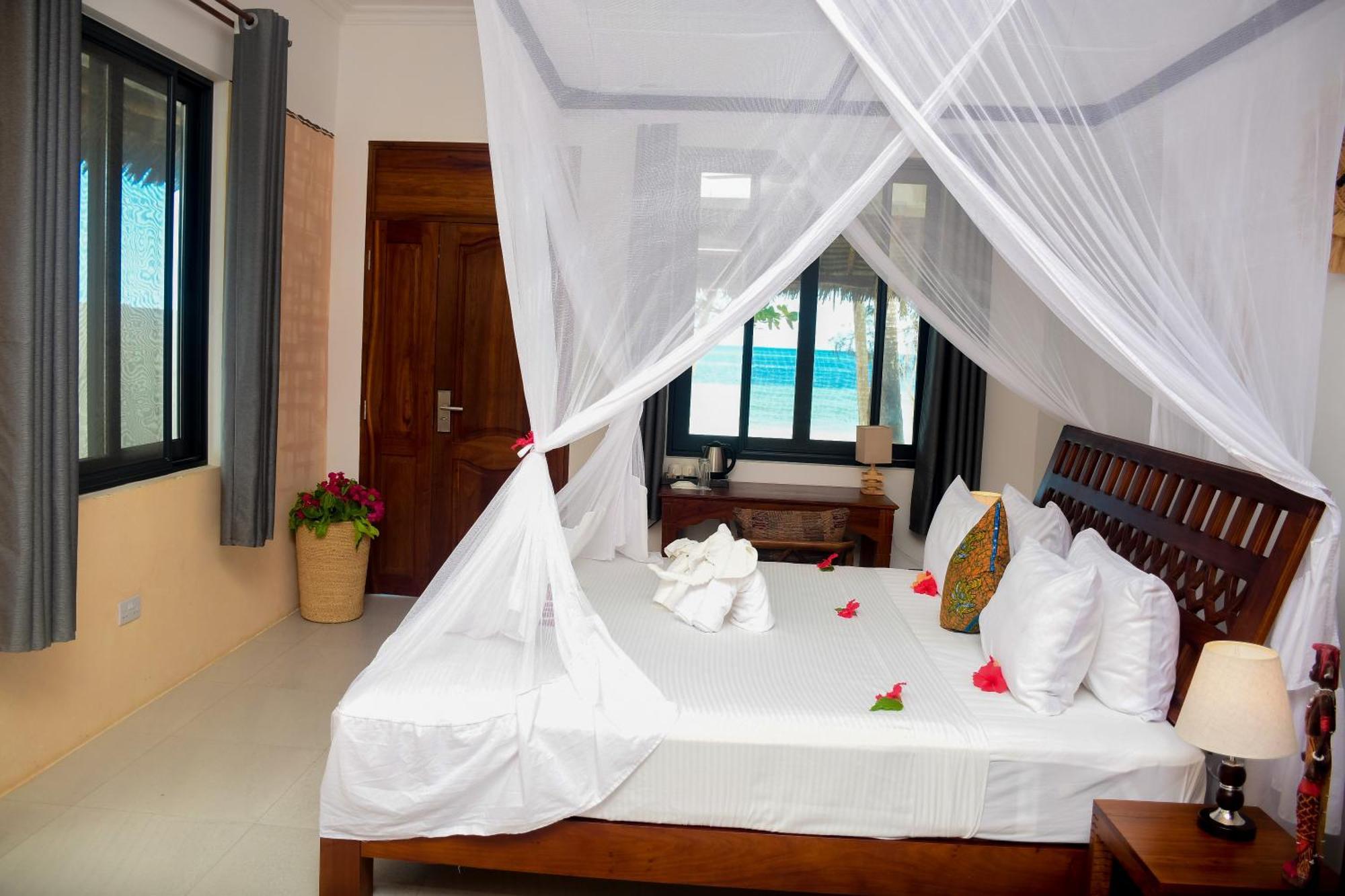 Manolo Beach Resort Uroa Exterior photo