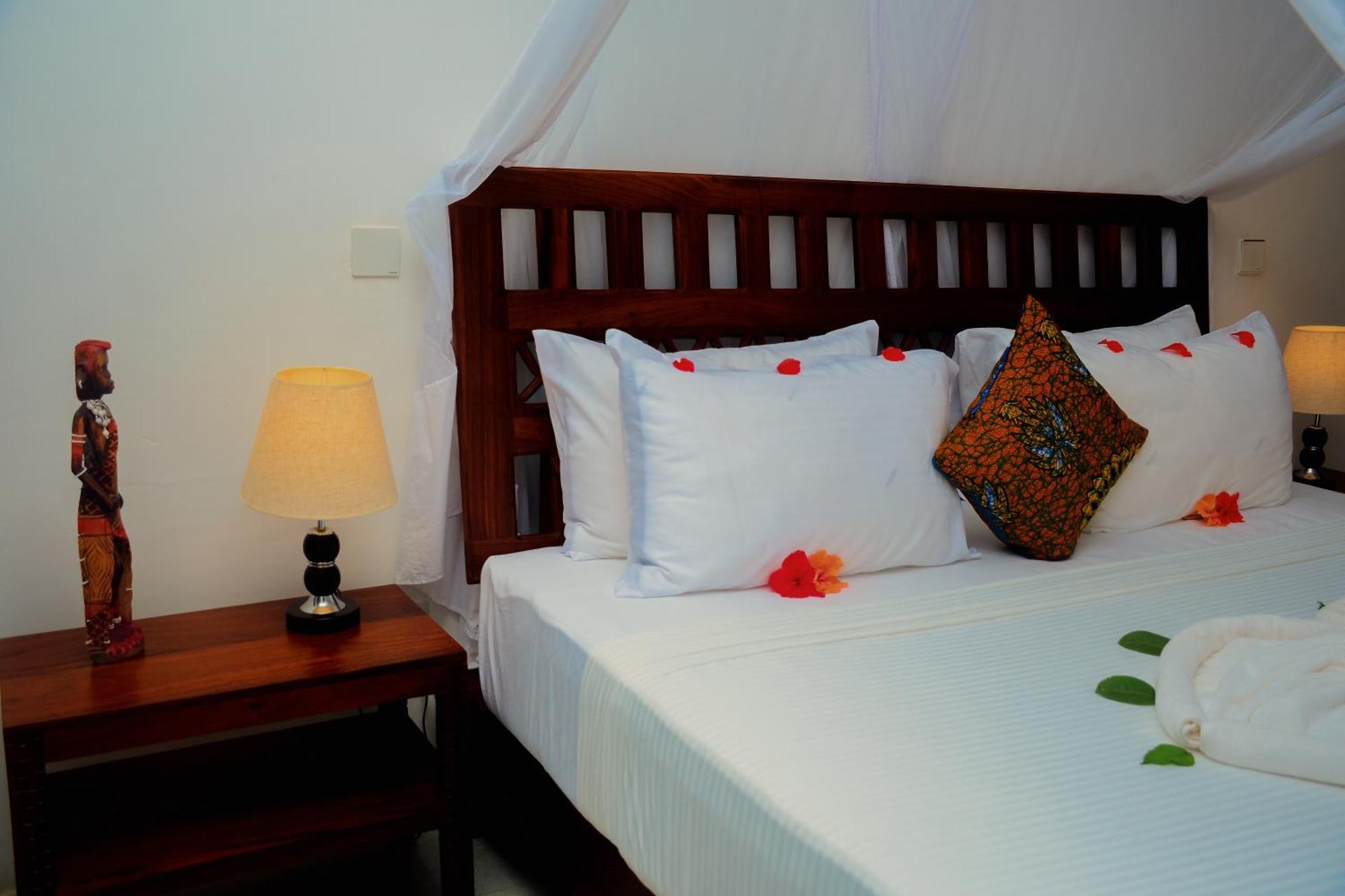 Manolo Beach Resort Uroa Exterior photo