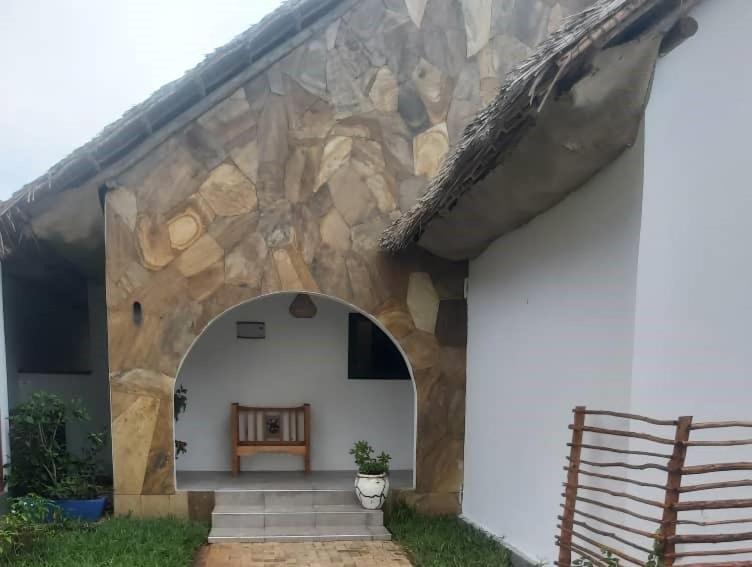 Manolo Beach Resort Uroa Exterior photo