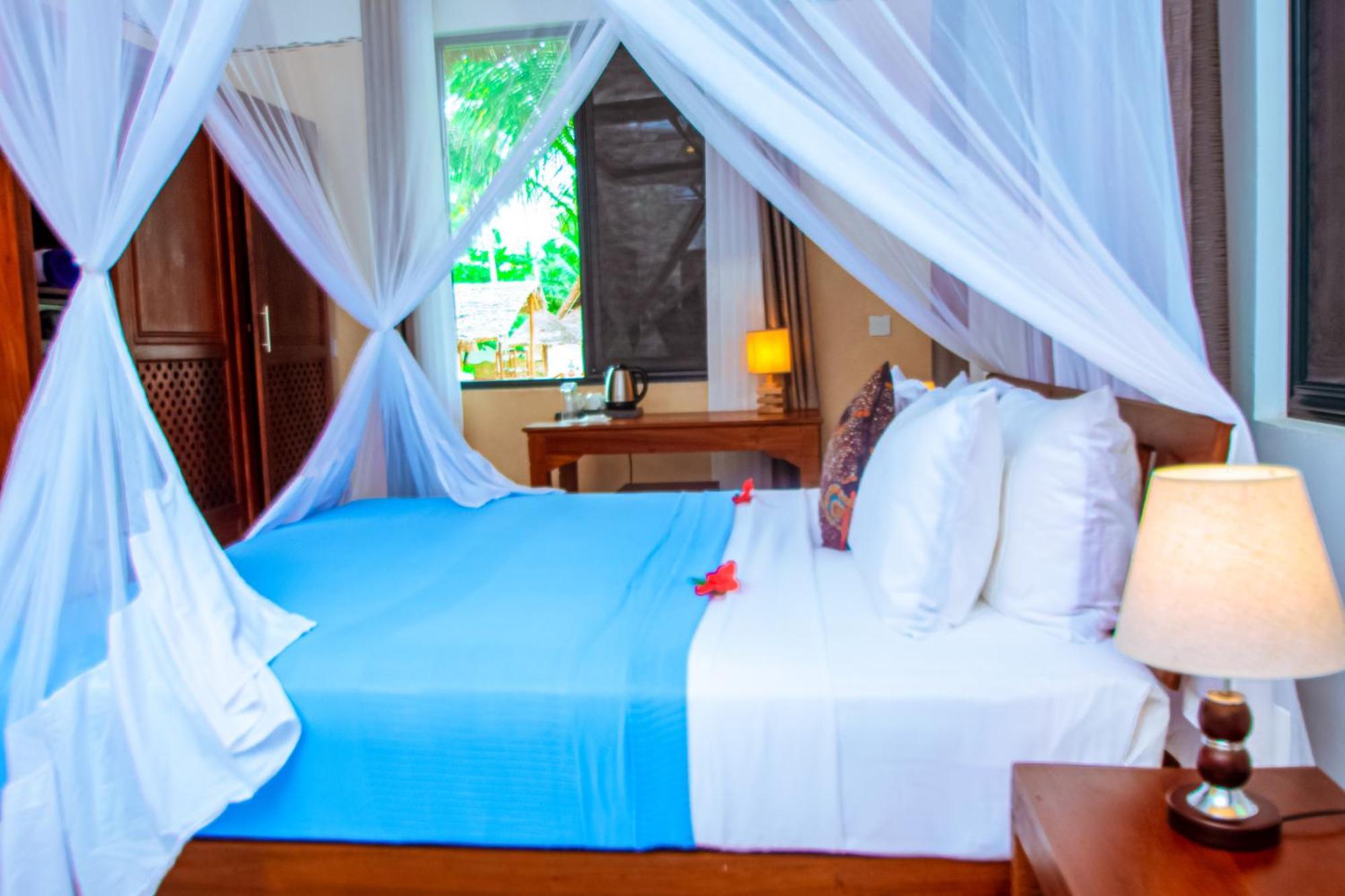 Manolo Beach Resort Uroa Exterior photo
