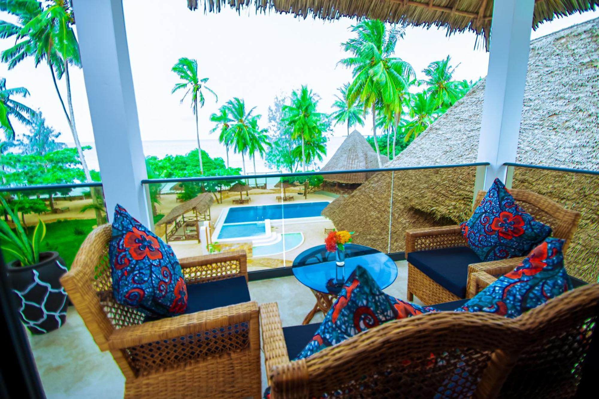 Manolo Beach Resort Uroa Exterior photo